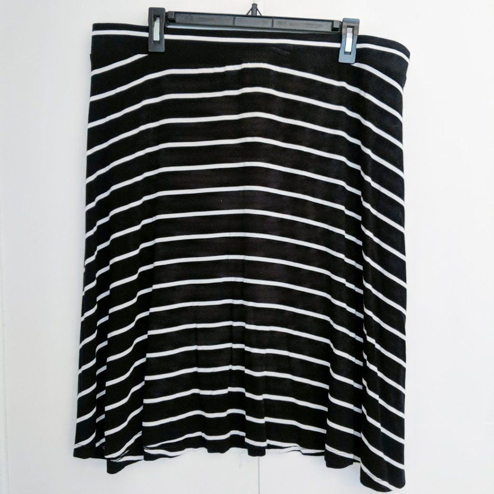 AVA AND VIV Black and White Striped A- Line Skirt